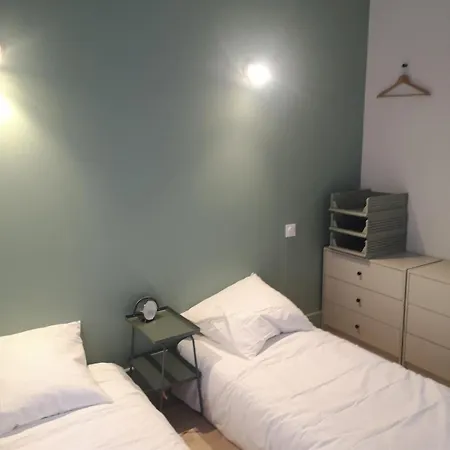 Family Friendly T3 Close To Stations Apartament