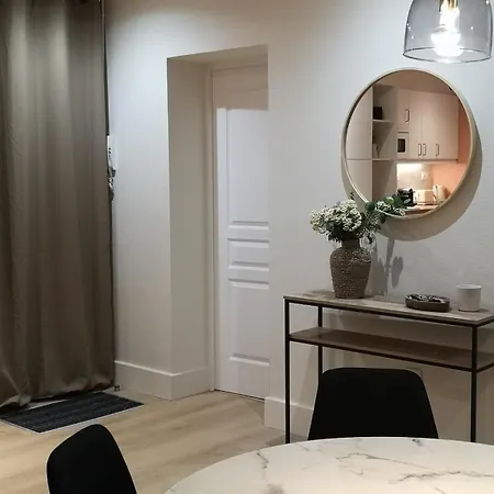 Family Friendly T3 Close To Stations Daire
